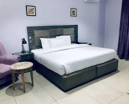 Akure Esther Court酒店 外观 照片